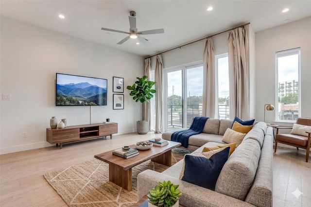 5515 Bryan Parkway 104, Dallas