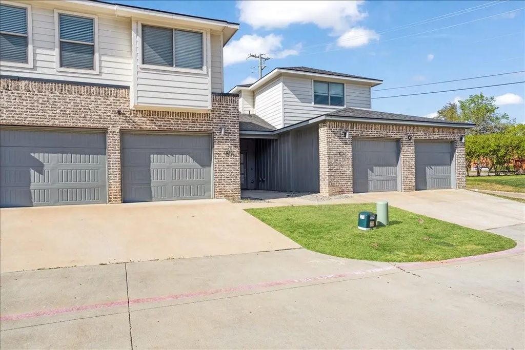 3060 W Crawford Street 601/602, Denison
