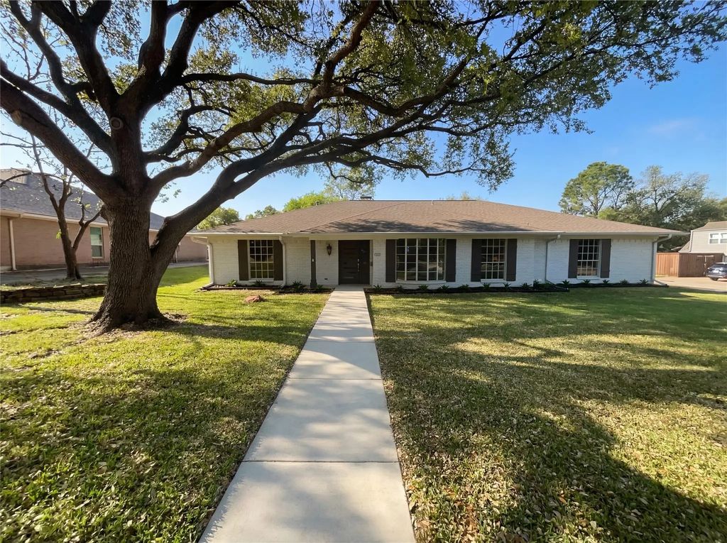 2800 N Surrey Drive, Carrollton