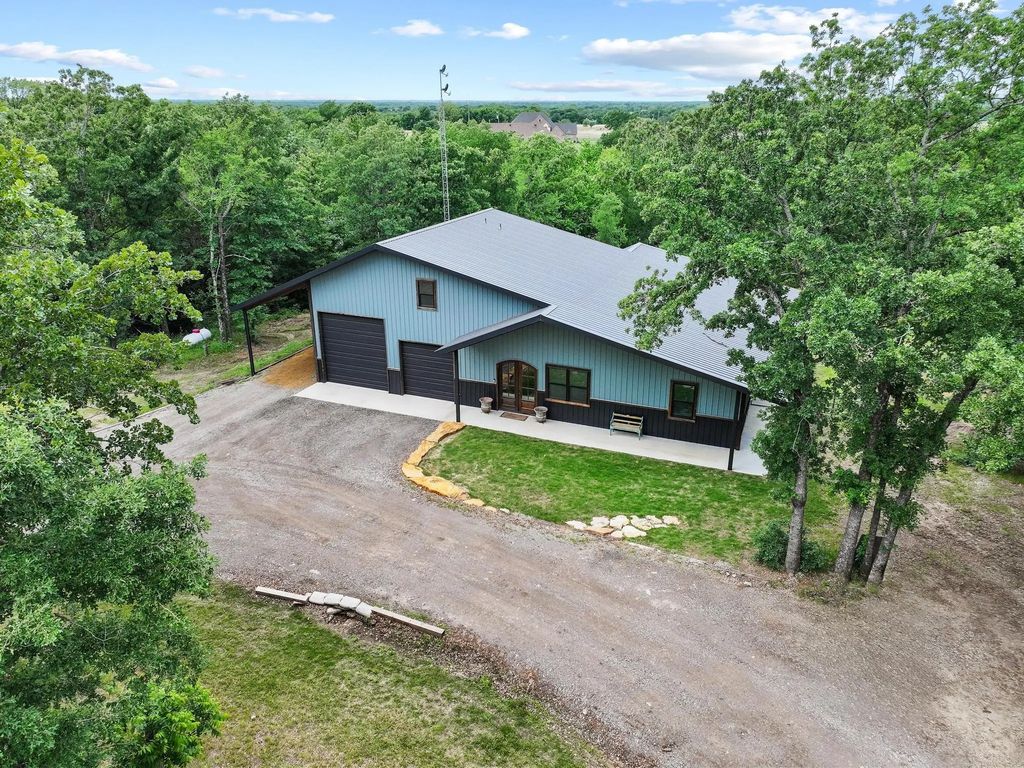 1900 County Road 1535, Bonham