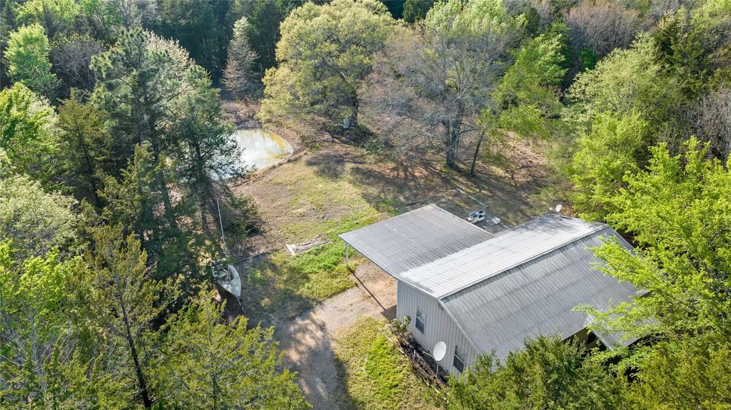 394 County Road 32900, Paris