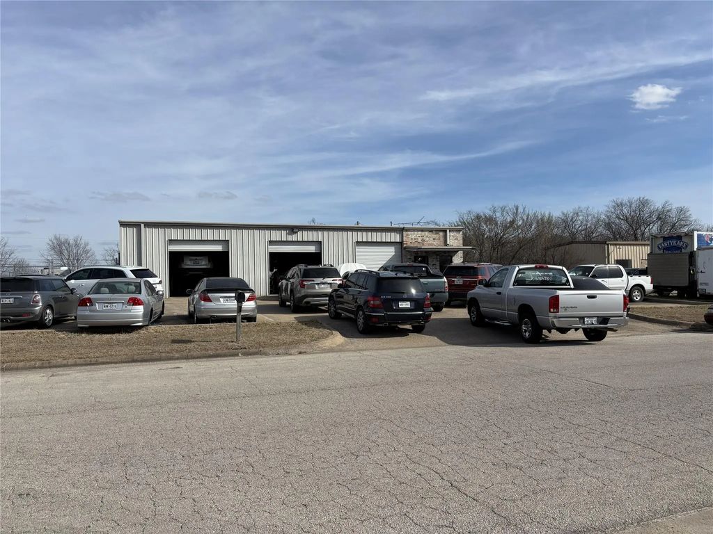 7903 Traders Circle, Greenville