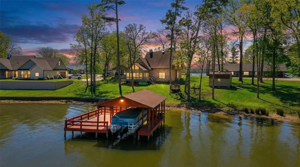 343 County Road 2938 N, Pittsburg
