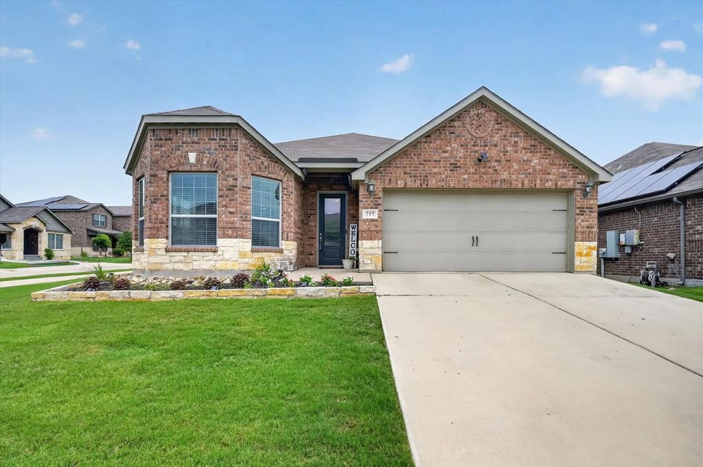 717 Lansman Trail, Denton