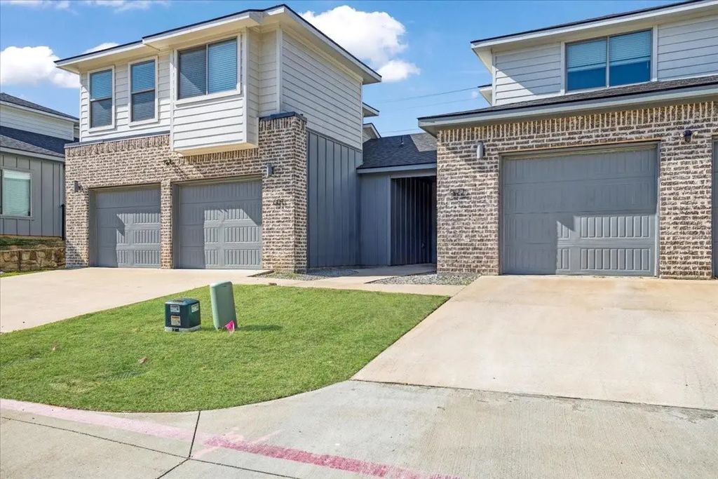 3060 W Crawford Street 601, Denison