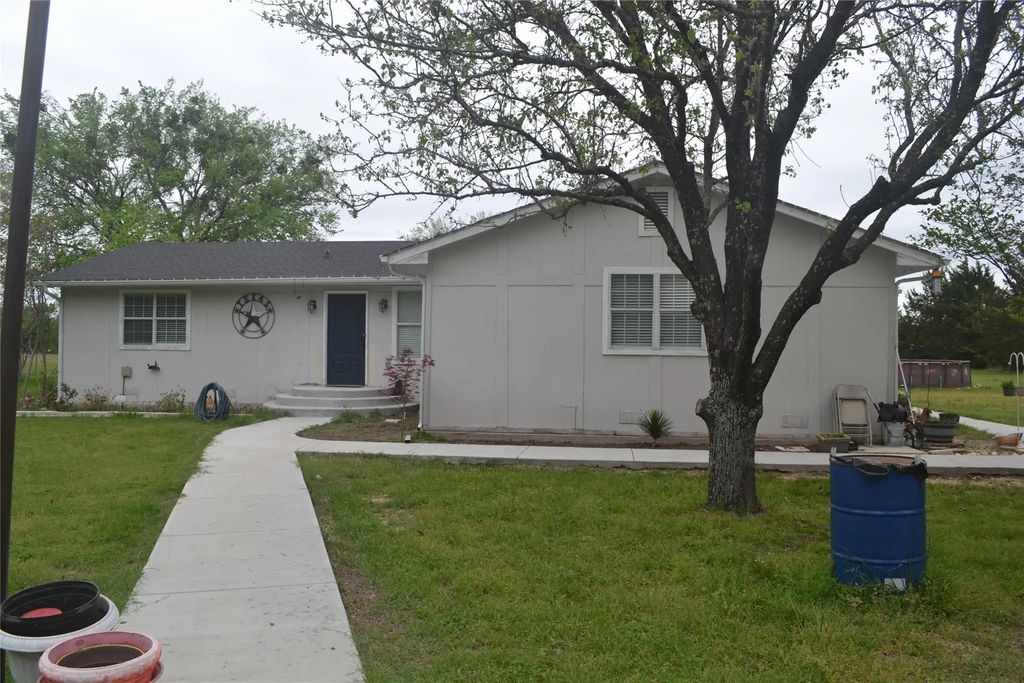 564 County Road 3505, Quinlan