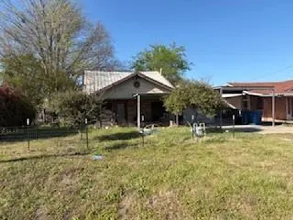 1129 E Palestine Street, Mexia