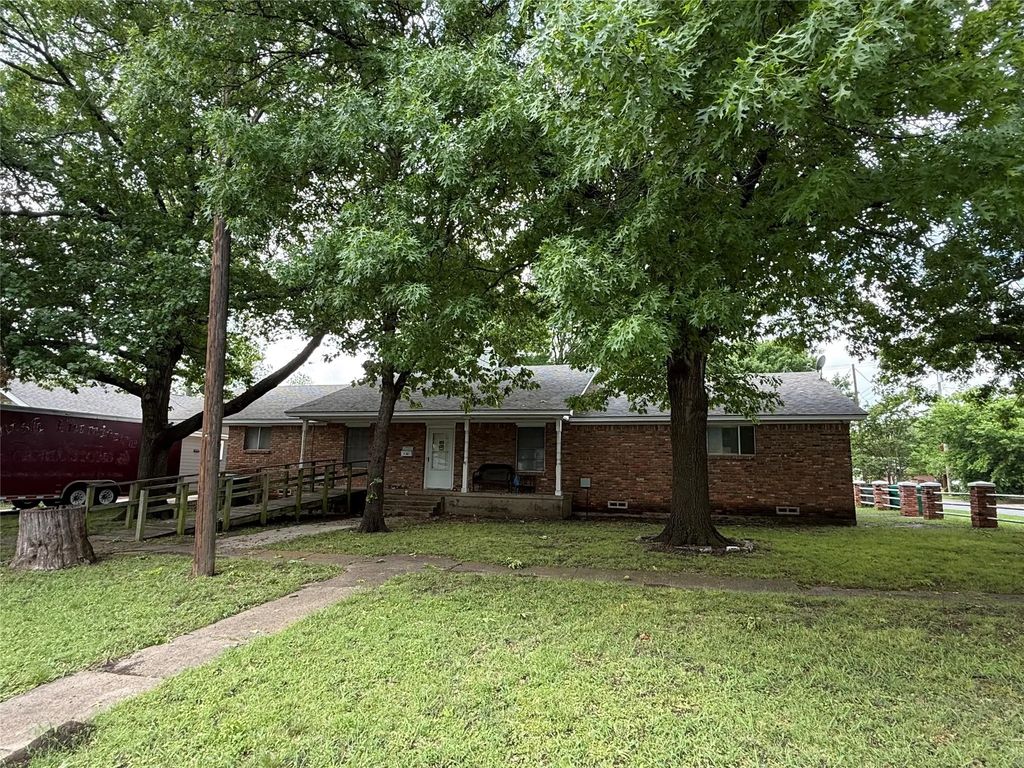 320 N Cleveland Avenue, Sherman