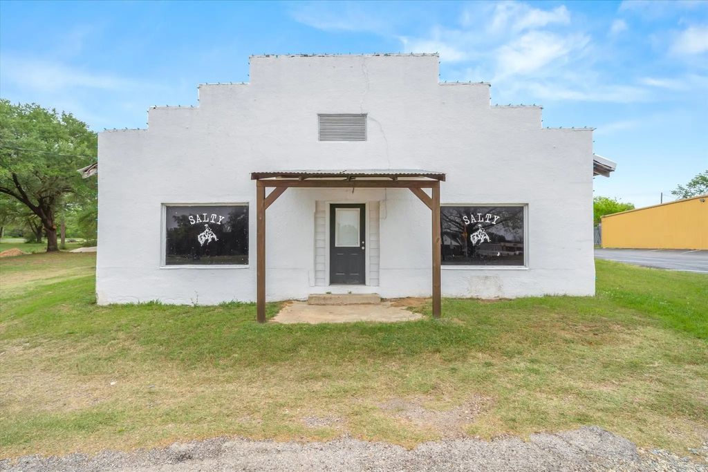 320 W Garland Street, Grand Saline
