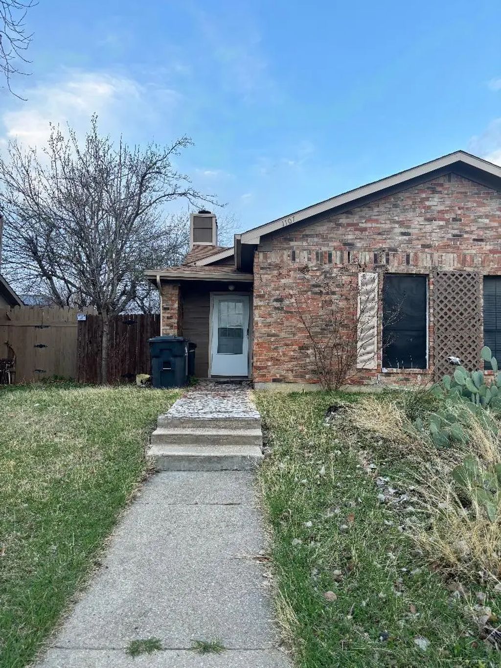 1107 Rimcrest Drive, Arlington
