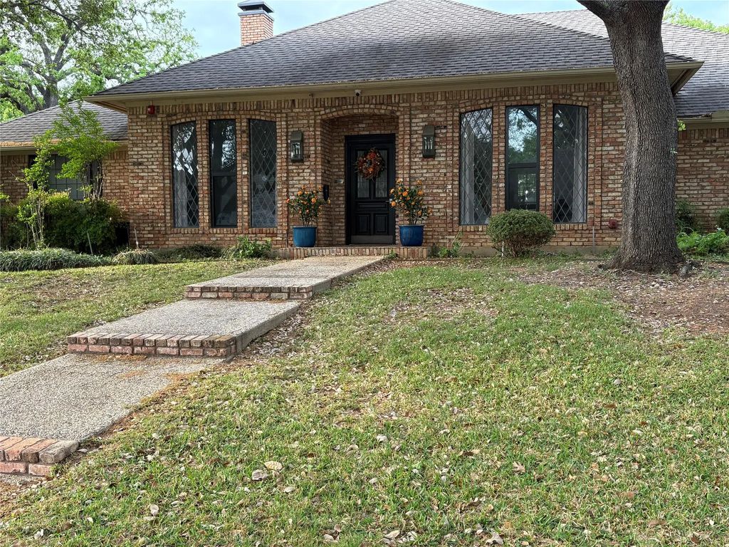 715 Buttermilk Drive, Arlington