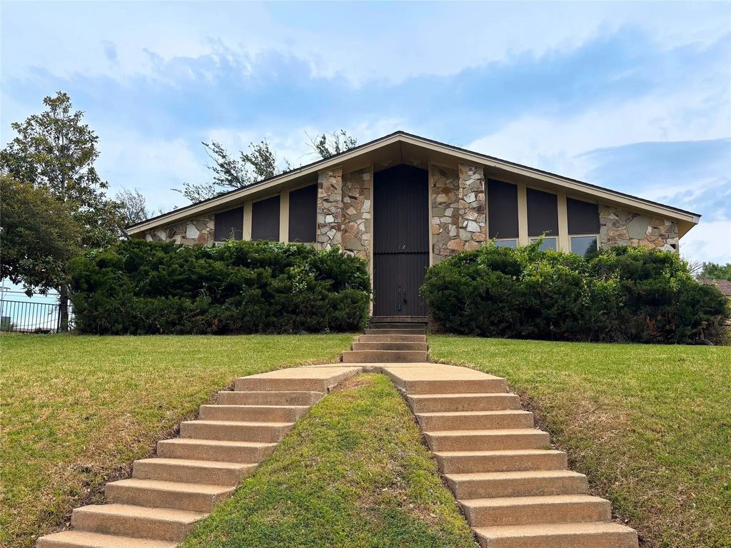 12 Creekwood Circle, Richardson