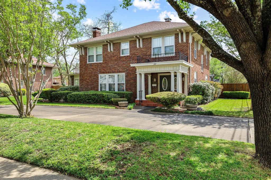 304 E 9th Street, Bonham
