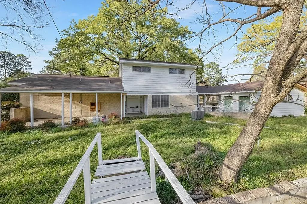 2305 Cherry Hill Road, Texarkana