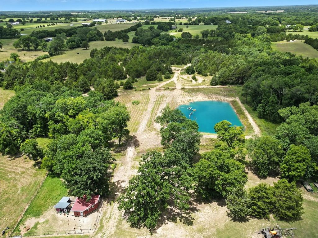 3823 State Highway 11, Bonham