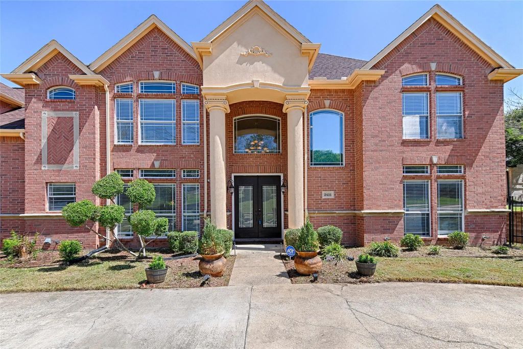 2435 Valley View Drive, Cedar Hill