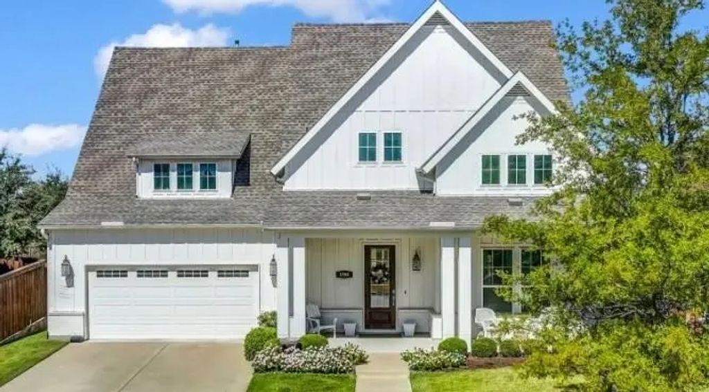 1709 Roundtree Circle E, Fort Worth