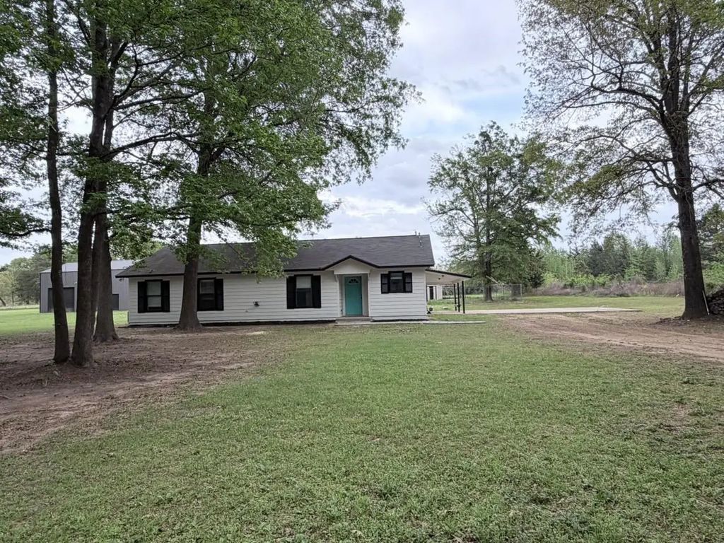 196 County Road 2220, Pittsburg