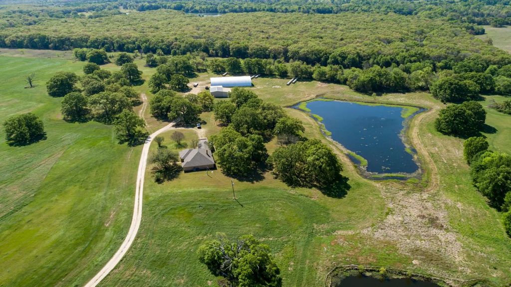 9390 County Road 4028, Kemp