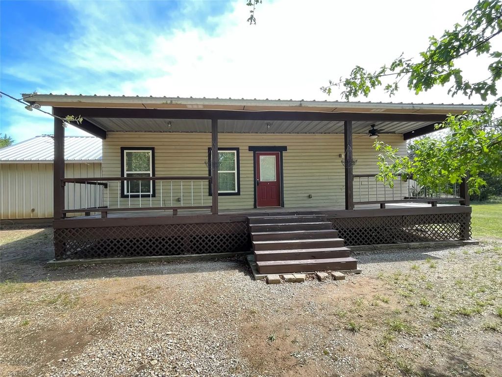 2110 County Road 1220, Savoy
