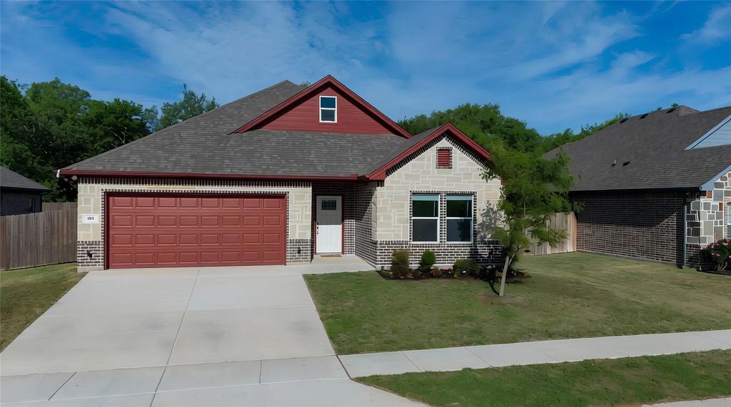 405 Titus Drive, Springtown
