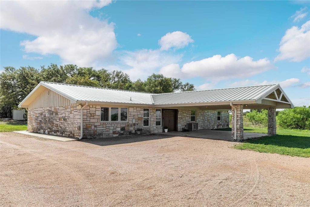 54 County Road 407, Goldthwaite