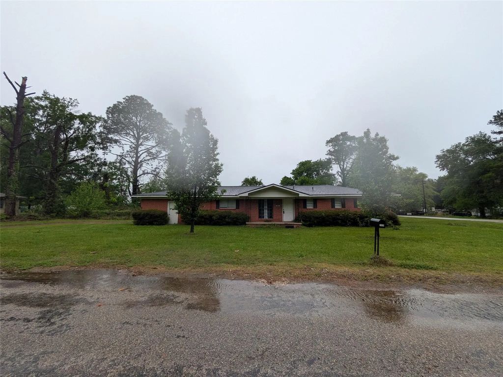2009 County Road 4619, Athens