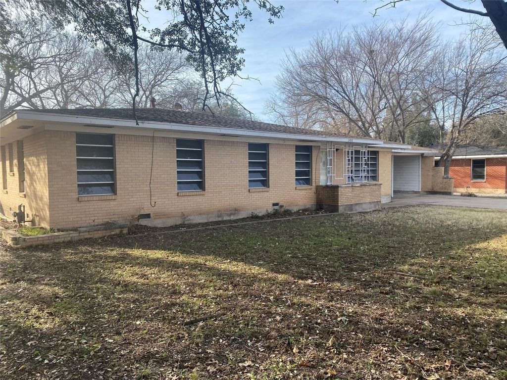 2408 Lake Air Drive, Waco