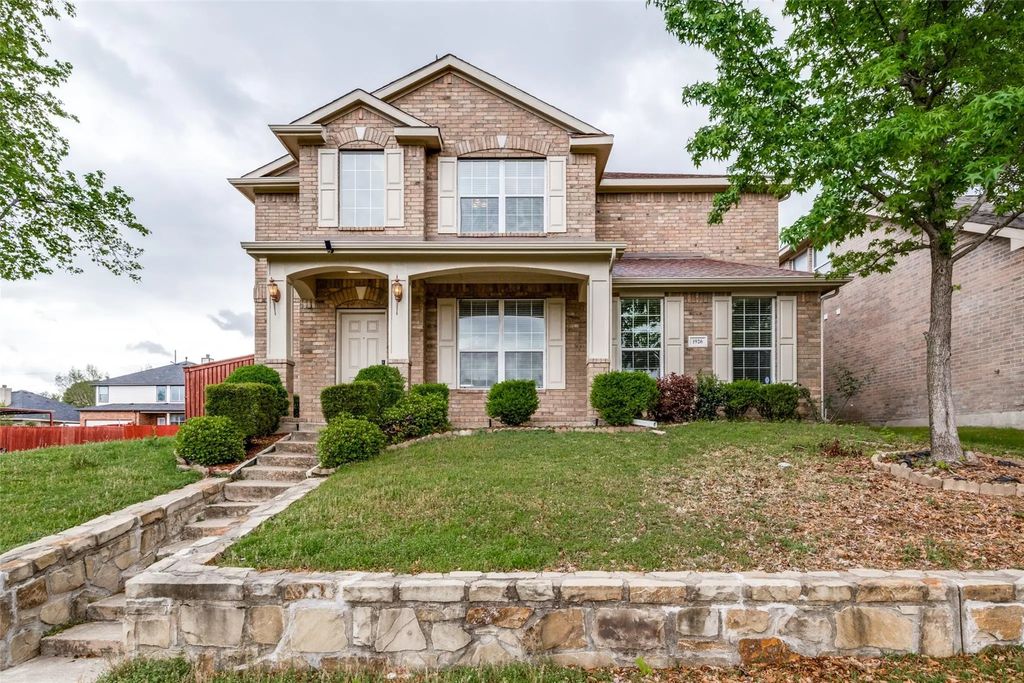 1926 Rustic Creek Drive, Garland
