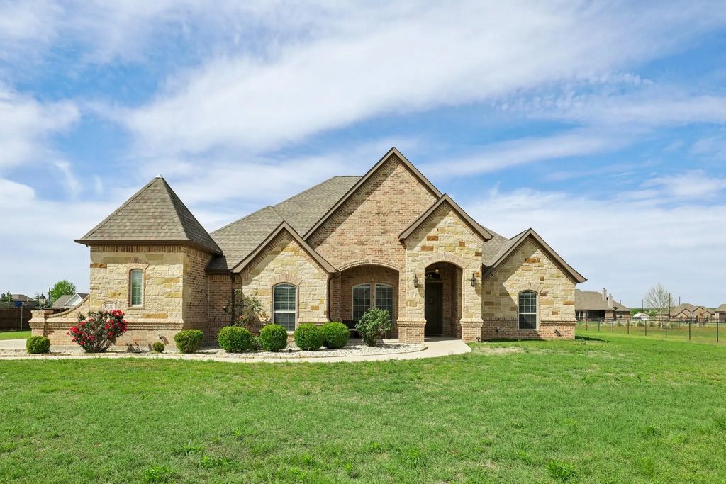 1020 Jesse James Lane, Springtown