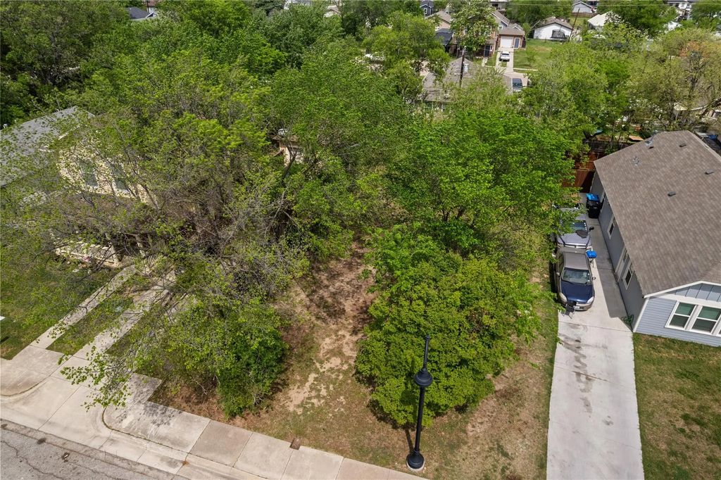 1013 E Hattie Street, Fort Worth