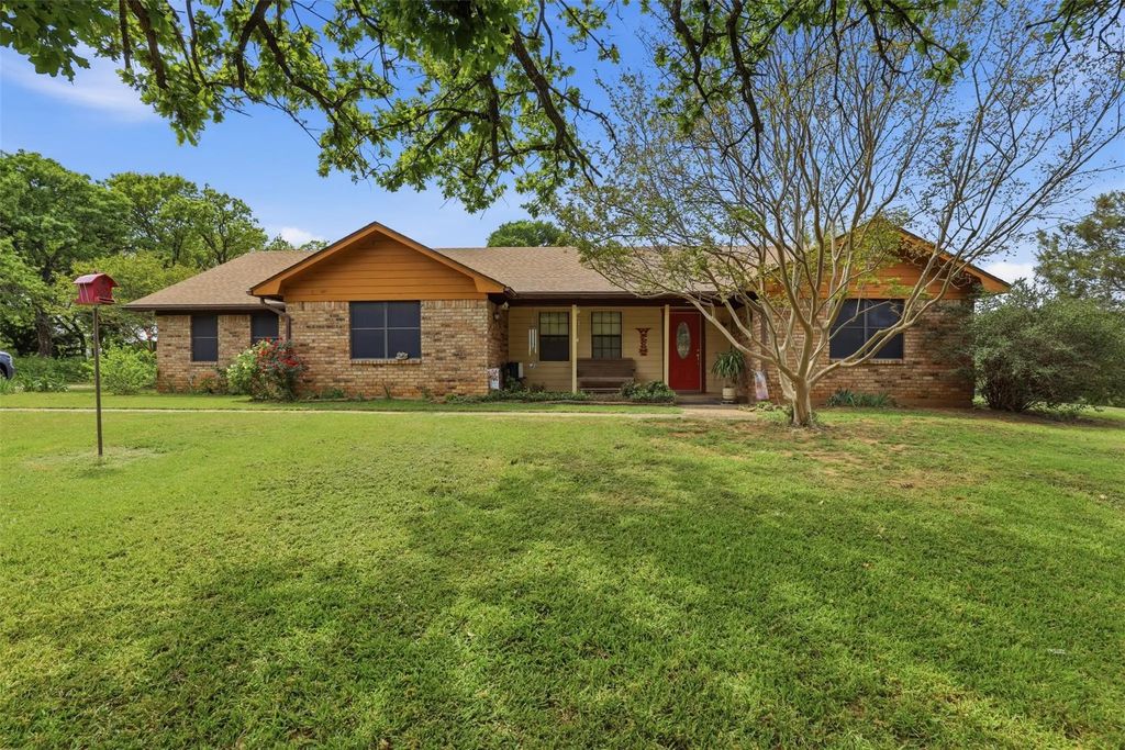 8076 County Road 1202, Cleburne