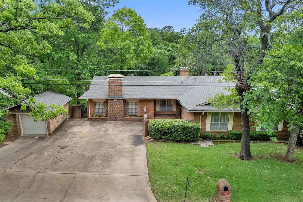930 S Maurice Avenue, Denison