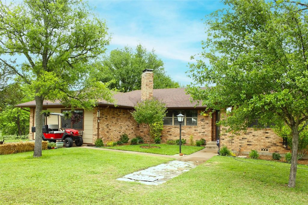 173 County Road 3112, Clifton