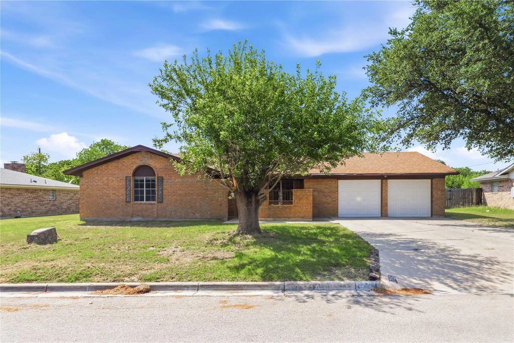 1715 Woodridge Street, Brownwood