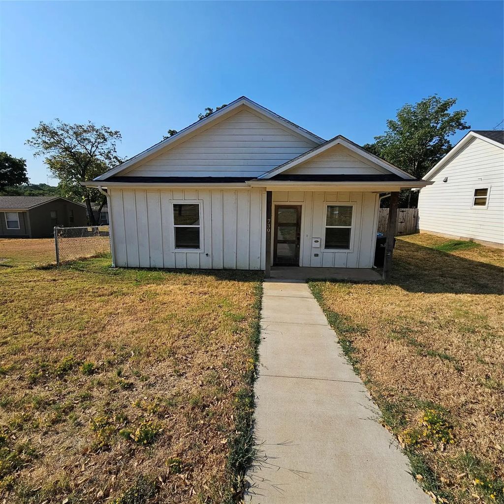 730 E Woodard Street, Denison