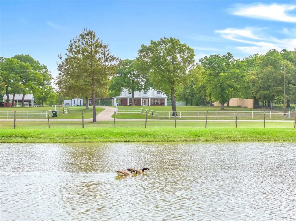 7700 County Road 3700, Athens