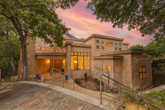 2607 Hemingway Drive, Arlington
