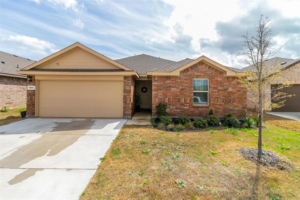 1905 Skylar Lane, Cleburne