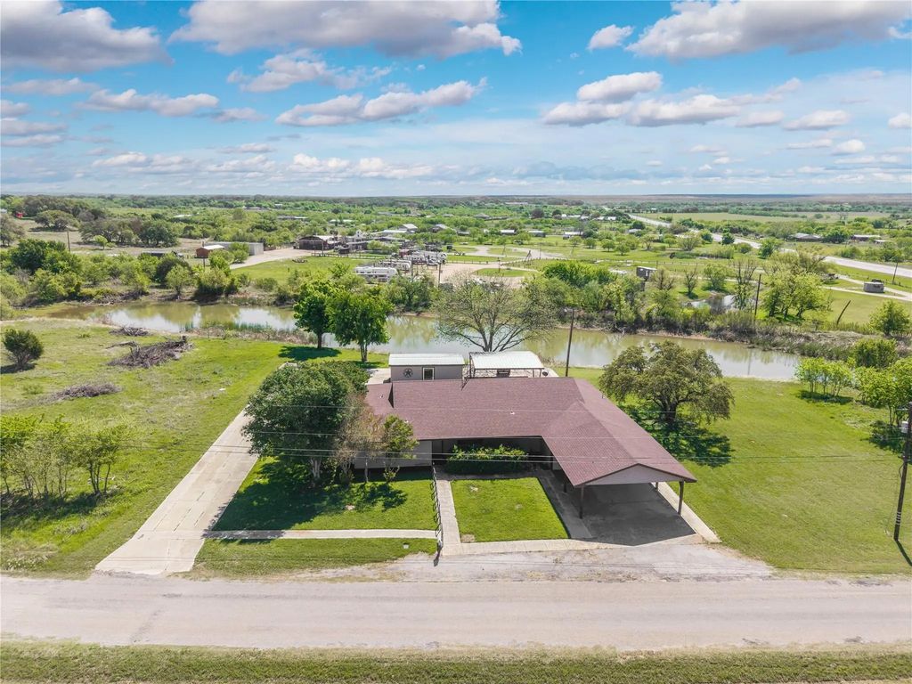 100 County Road 319, Early