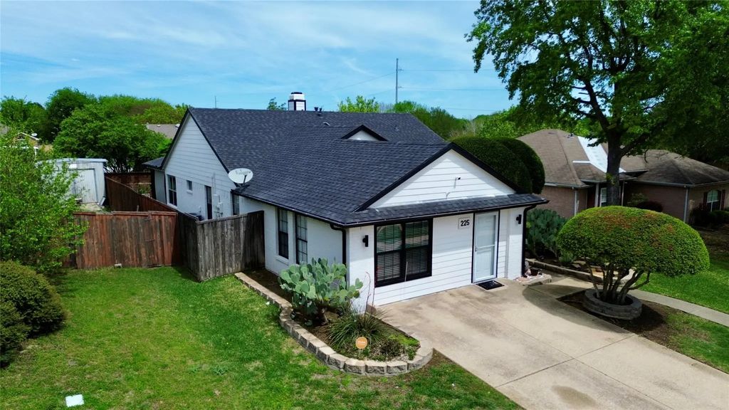 225 California Drive, Glenn Heights