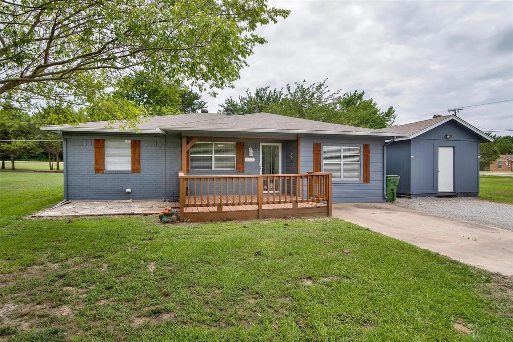 412 Lee Boulevard, Pottsboro