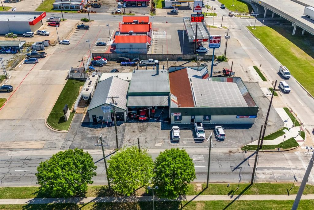 520 S Sam Rayburn Freeway, Sherman