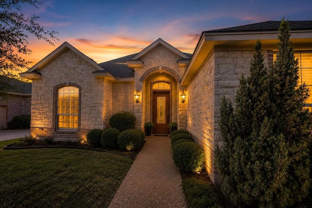 2217 Augustine, Waco
