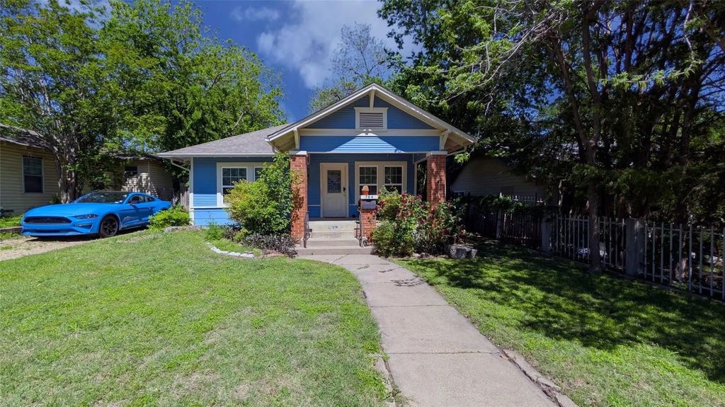 704 Cameron Avenue, Dallas