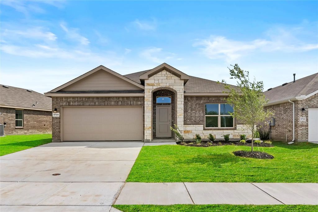 9729 Mcclane Farm Drive, Fort Worth