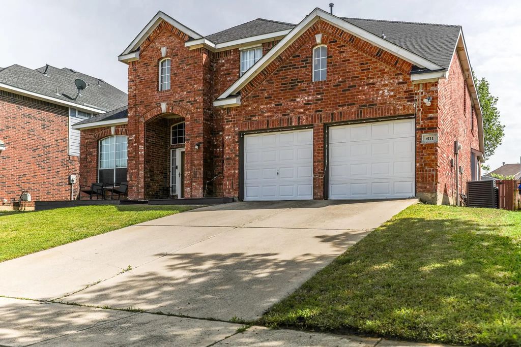 611 Laura Lane, Grand Prairie