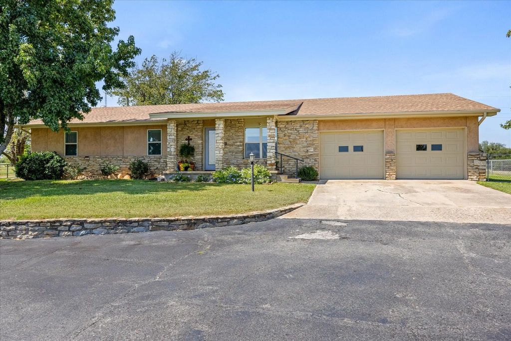 17305 N Us Highway 281, Hico