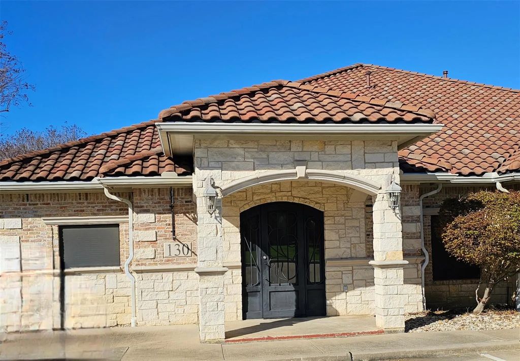 1111 Kinwest Parkway, Irving