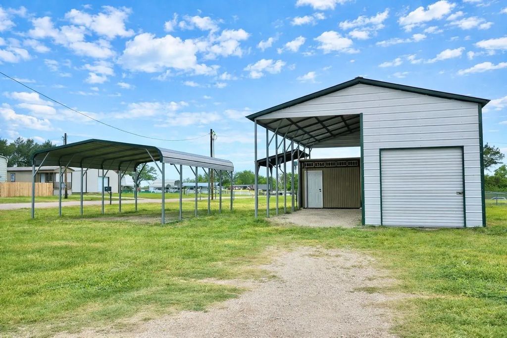 395 Holiday Village Drive, Quitman